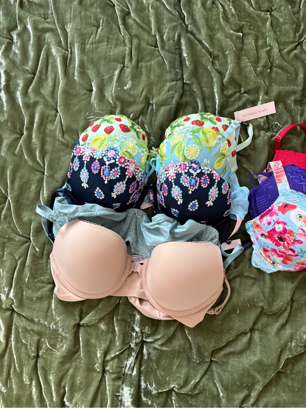 Victoria's Secret 8 bras 5 NWT 3 NWOT 32D